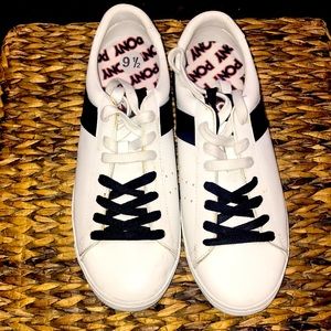 Pony Black and white size 9 1/2